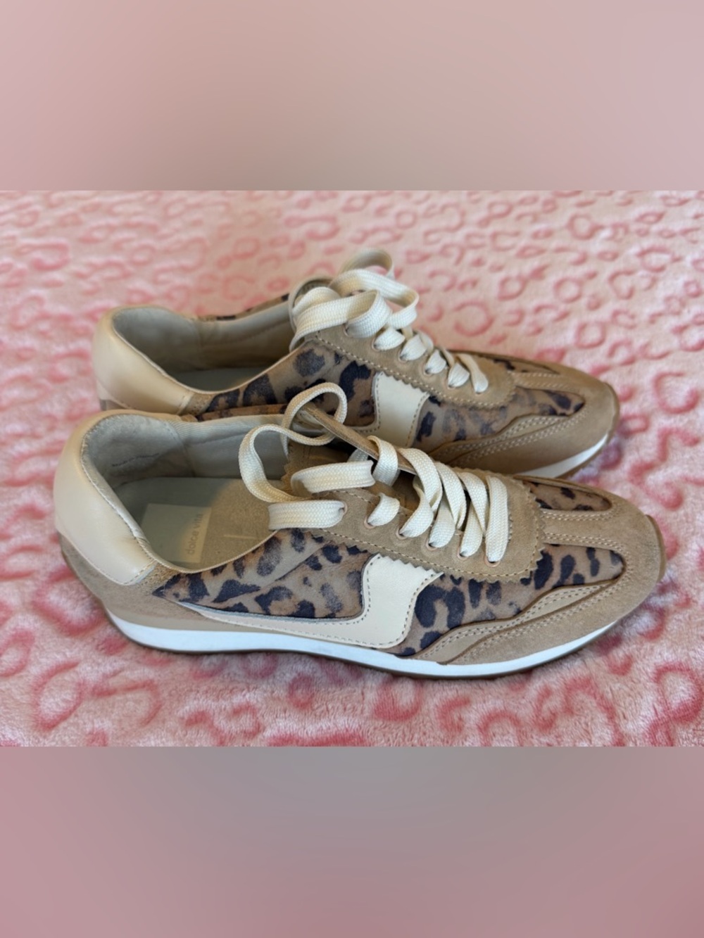 Dolce Vita Beige Leopard Print Tan Sneakers
Women’s Size: 7.5 - Picture 3 of 10